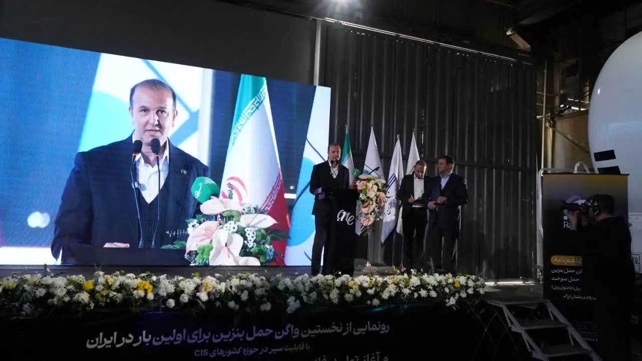 رونمایی از نخستین واگن حمل بنزین کشور در اراک