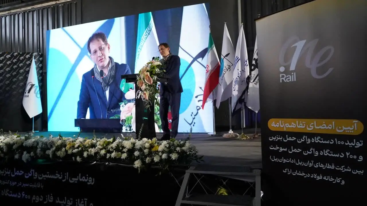 رونمایی از نخستین واگن حمل بنزین کشور در اراک