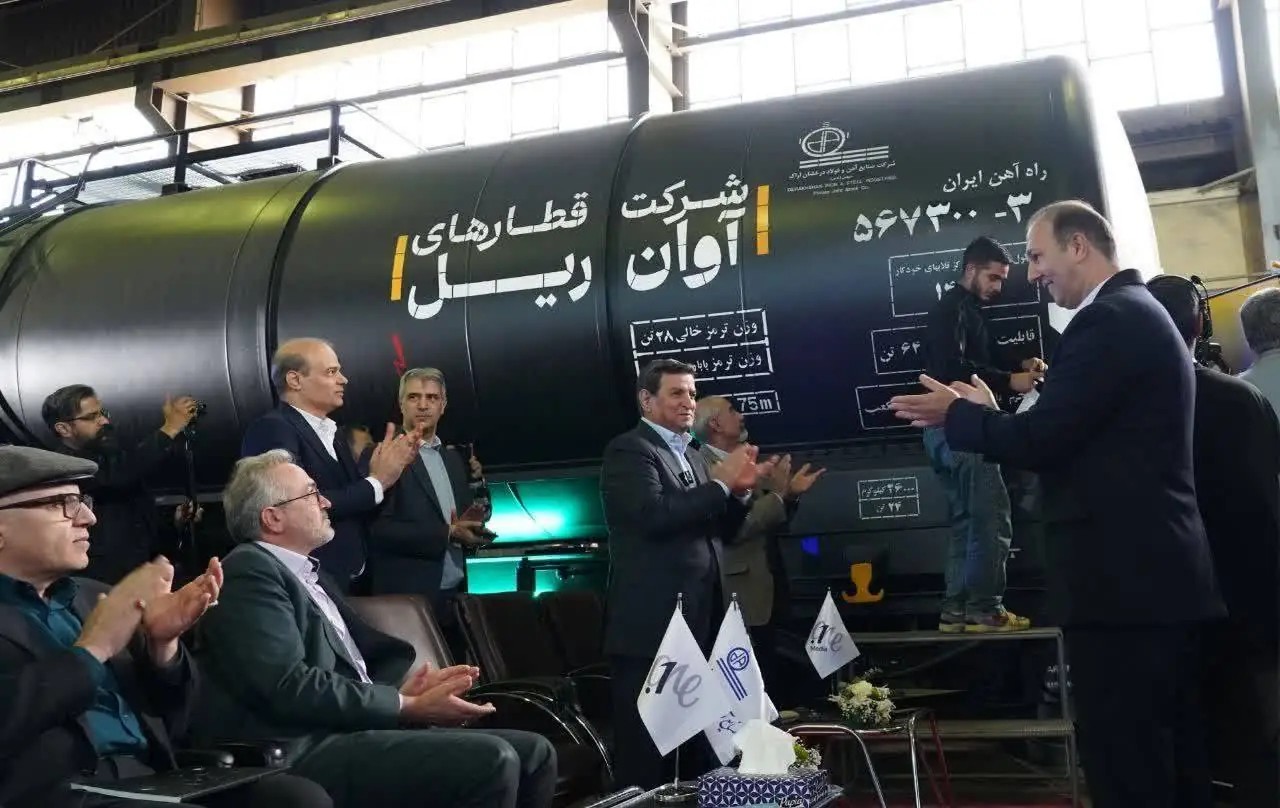 رونمایی از نخستین واگن حمل بنزین کشور در اراک